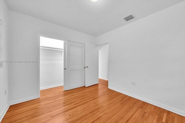 Building Photo - 7911 SW 55th Ave