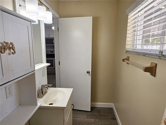 Building Photo - 272 Loyola Rd