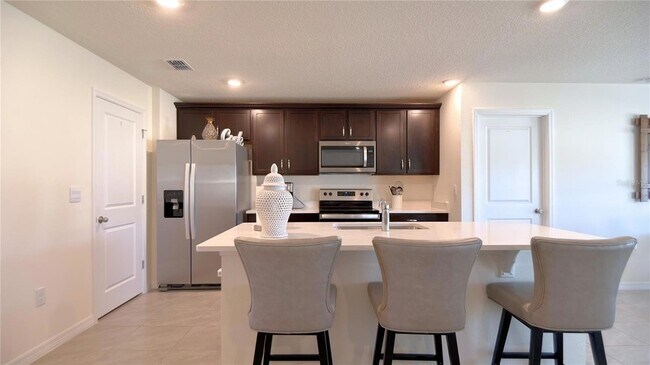 Building Photo - 7011 SW 136th Ln