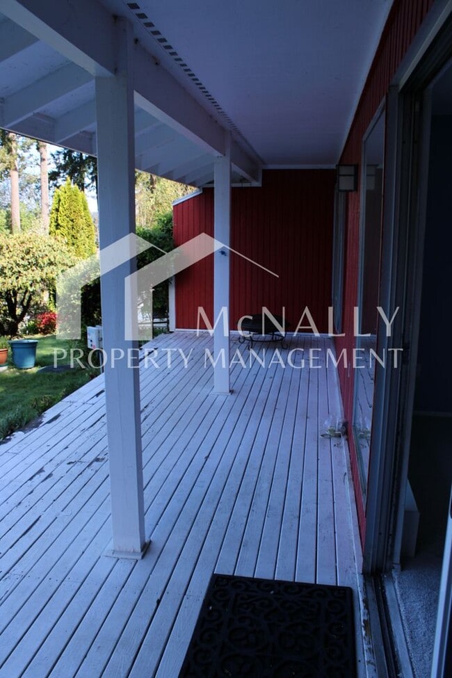 Building Photo - Beautiful 1 Bedroom Water View Condo