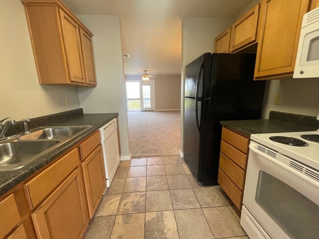 Building Photo - 3 Bedroom 2 Bath Apartment in Branson, MO