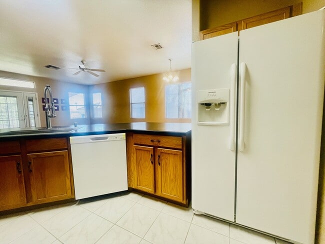 Building Photo - Stunning Single Story, 3 Home with Open Floor Plan on Cul-de-sac