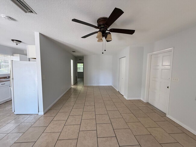 Building Photo - 2512 51st Ave Terrace W