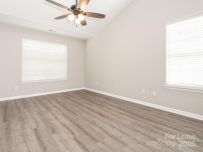 Building Photo - 6211 Rosebriar Ln
