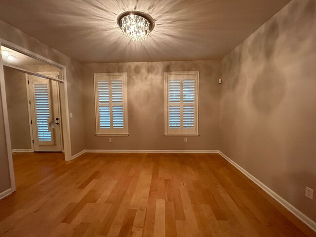 Building Photo - Large 3 bd 2.5 bath with all new paint! Fe...