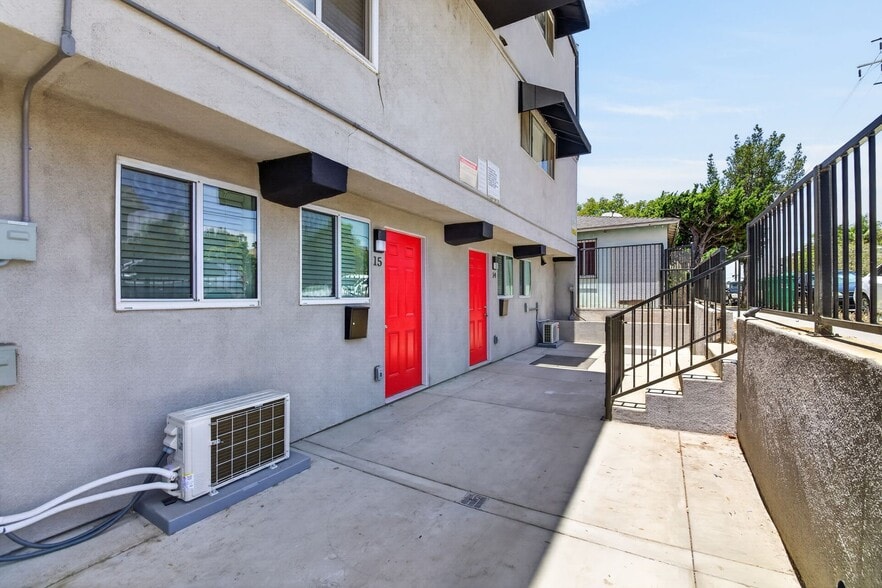 Building Photo - 1121 Daisy Ave