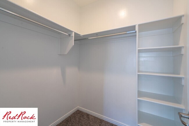 Building Photo - 3 Bedroom, 2.5 Bathroom Townhome in Ivins City
