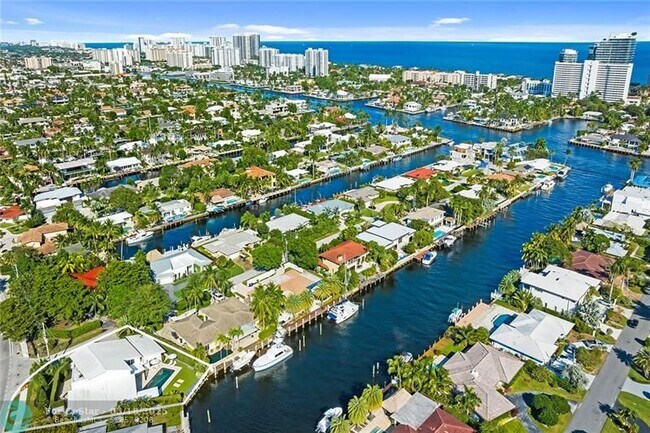 Building Photo - 2416 Bayview Dr