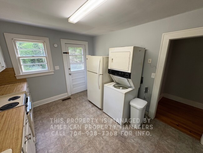 Building Photo - 130 Lilly Ave