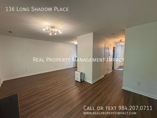 Building Photo - 136 Long Shadow Pl