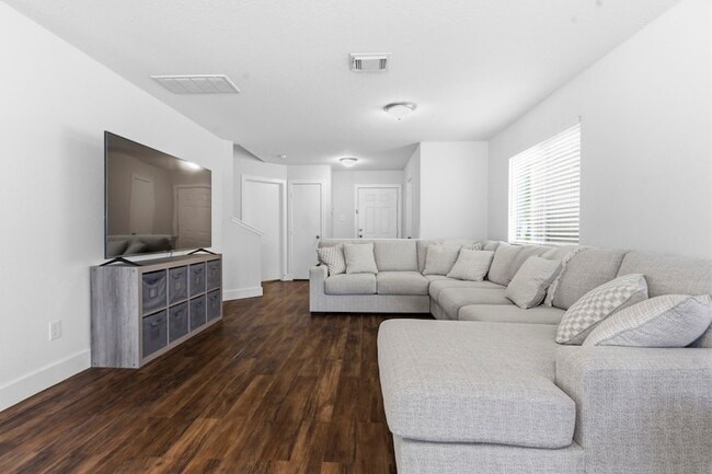 Building Photo - 3947 Carriage Park Row