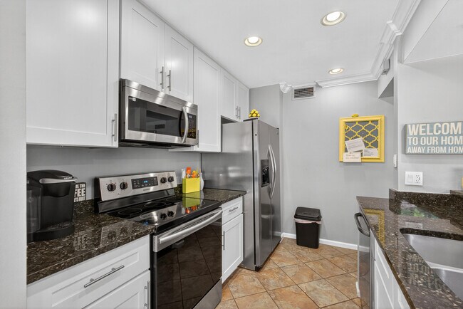 Building Photo - 605 Brackenwood Cove