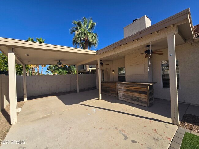 Building Photo - 634 W Silver Creek Rd