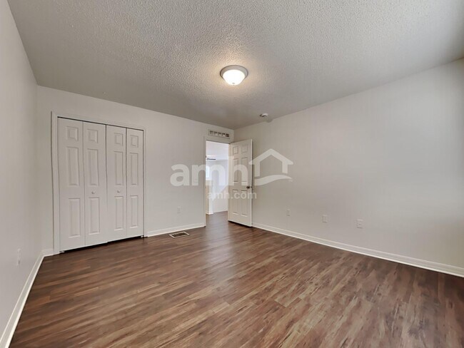 Building Photo - 6686 Gentle Oaks Dr E