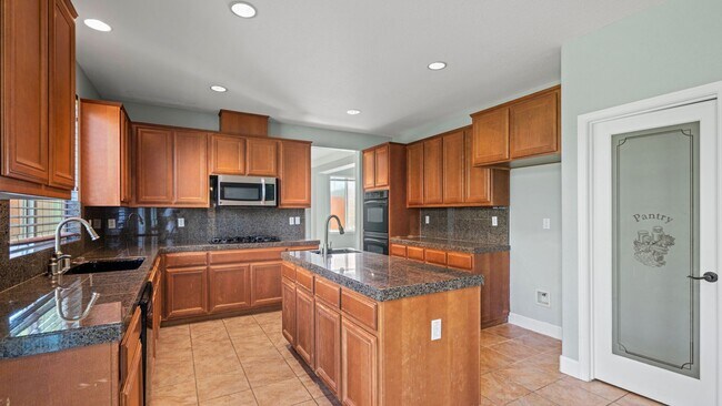 Building Photo - Beautiful two-story in Paradise Crest!