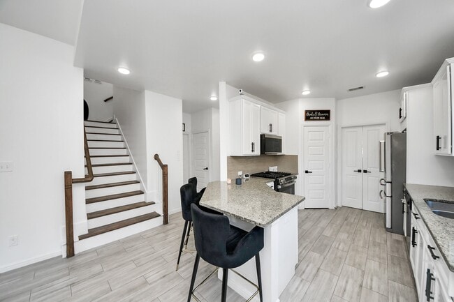 Building Photo - 8111 Fairfield Mnr Wy