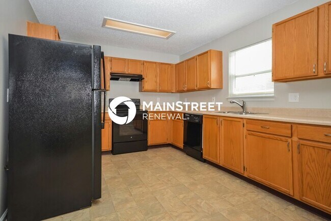 Building Photo - 4 Bedroom Pet-Friendly Home in Plainfield, IN with Main Street Renewal