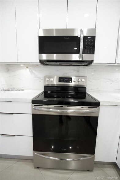 Building Photo - 3801 OCEAN Dr