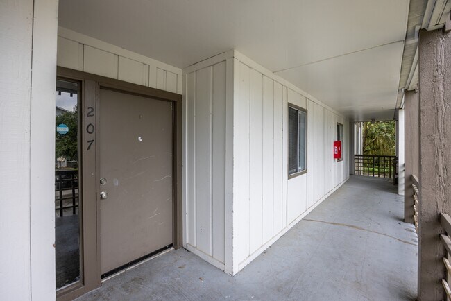 Building Photo - 6519 W Newberry Rd