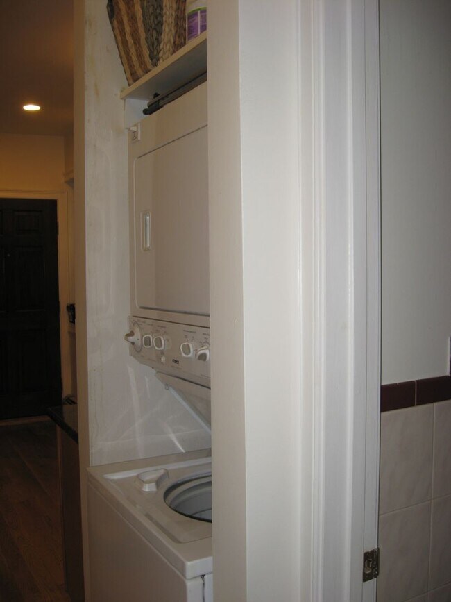 Building Photo - Coolidge Corner Area of Brookline, In-Unit Washer and Dryer, One Parking Space is Included