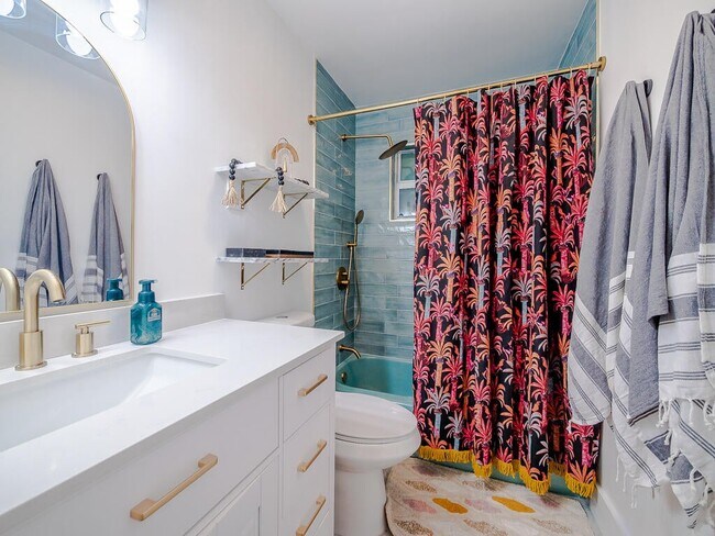 Building Photo - 418 N Palmway