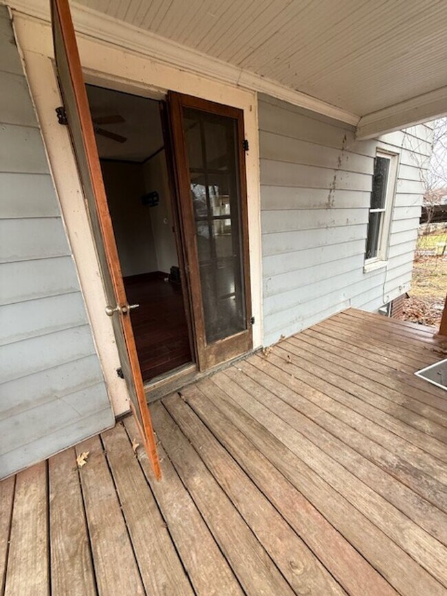 Building Photo - 3 Bedroom / 1 Bath house with Garage in Peoria