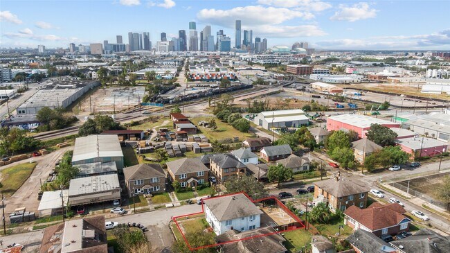 Primary Photo - 3901 Dallas St