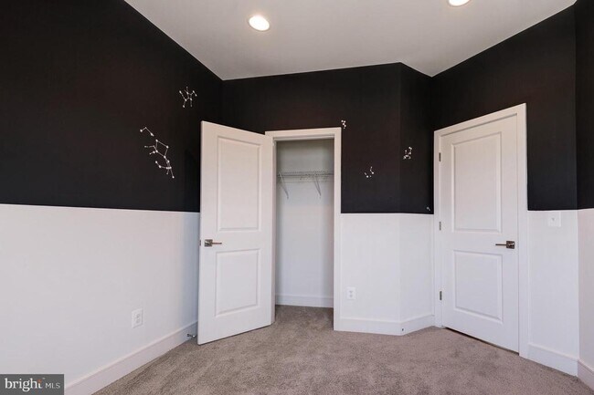 Building Photo - 135 Wake Robin Ct