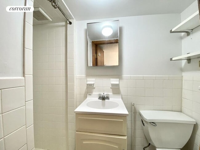 Building Photo - 103 W 70th St