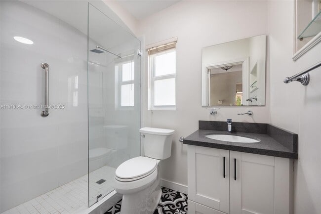 Building Photo - 451 SW 25th Rd