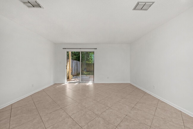 Building Photo - 337 Woodham Ct