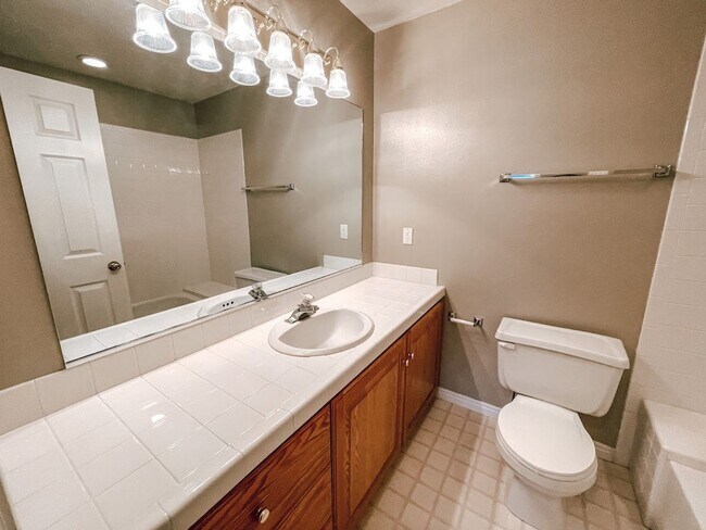 Building Photo - Timeless Condo in the Heart of Orem
