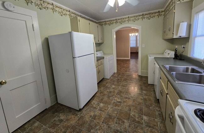 Building Photo - 345 Second St