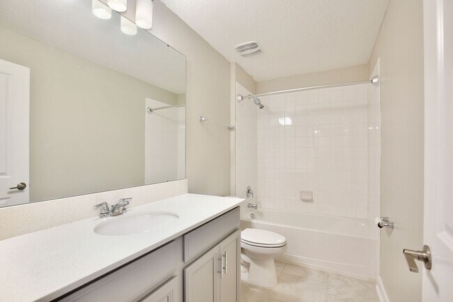 Building Photo - Former Model Townhome for Rent – Winter Ga...