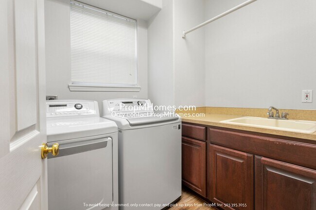 Building Photo - Spacious Five Bedroom Home in Progress Ridge!