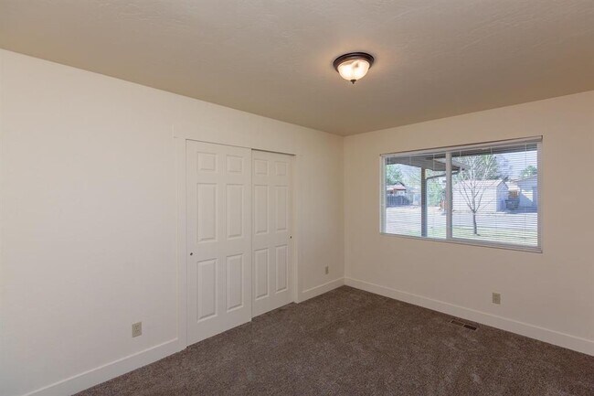 Building Photo - 2999 Fort Garland Dr