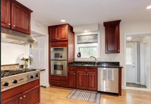kitchen, viking gas stove - 2825 Northampton St NW