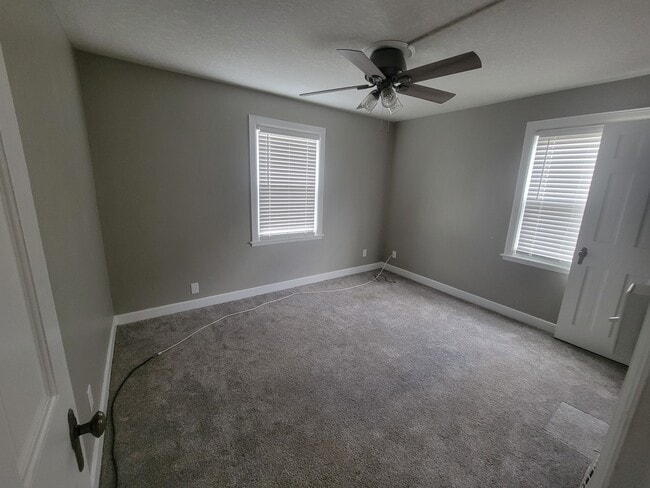 Building Photo - 2381 Lakewood Ave