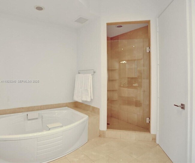 Building Photo - 18101 Collins Ave