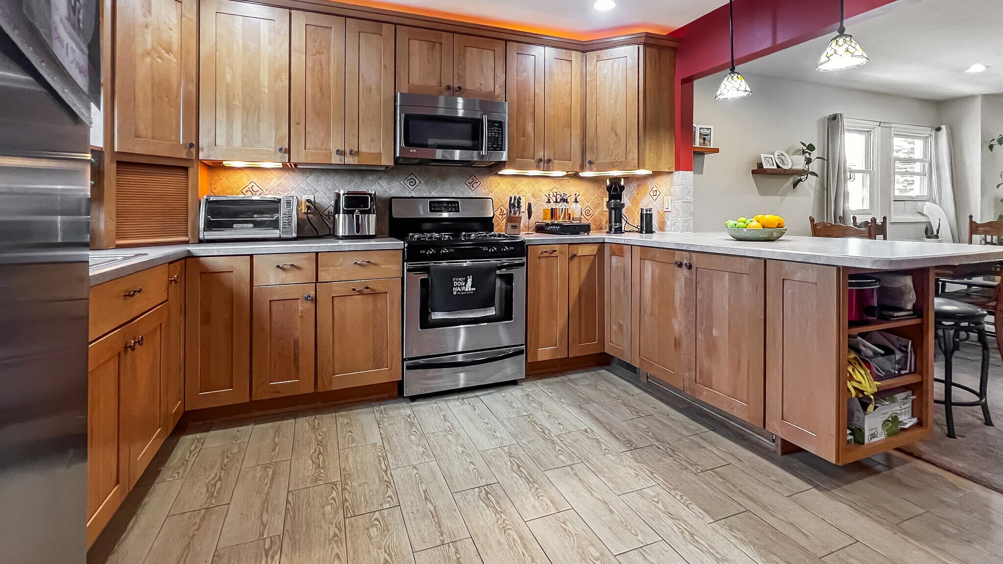 Building Photo - 106 6th Ave