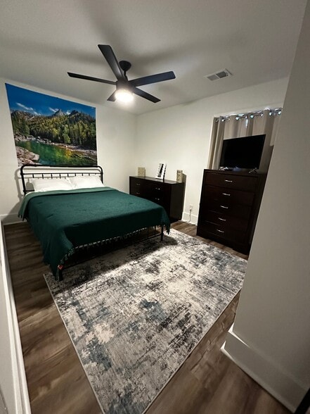 Building Photo - 4013 Hawthorne Cir