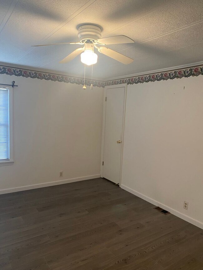 Building Photo - Waterfront 3 bedroom 2 bath