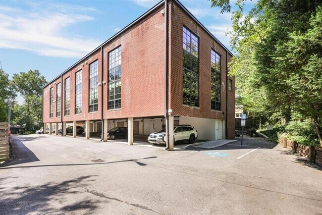 Building Photo - 1065 United Ave SE