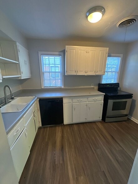 Building Photo - 1240 Robin Hood Ln