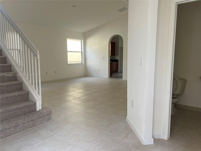 Building Photo - 1133 NE 40th Rd