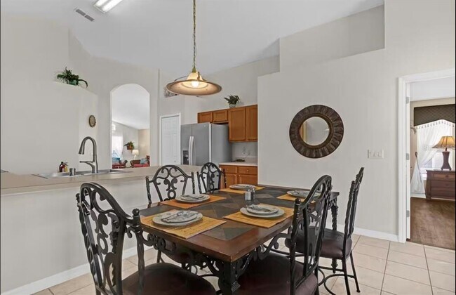 Building Photo - 1438 Solana Cir