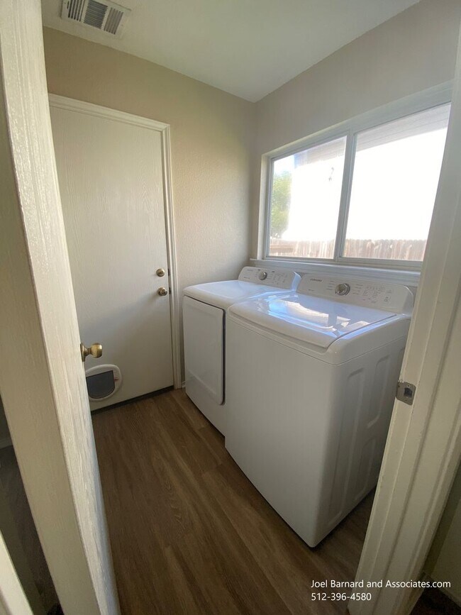 Building Photo - Available July 6: Very Clean, Well Maintai...
