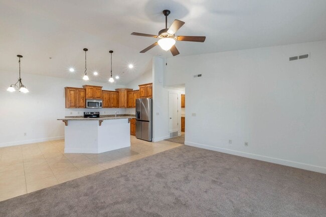 Building Photo - Beautiful 3 Bedroom 2 Bath Condo in Torino Village in North Orem