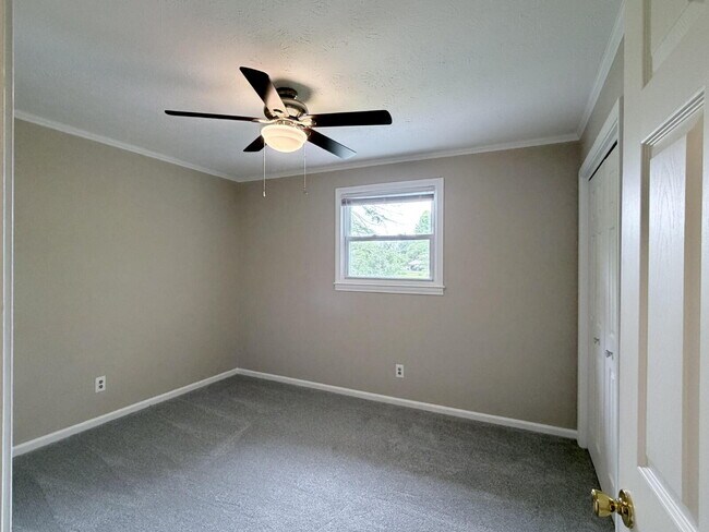 Building Photo - 725 Wildflower Ln