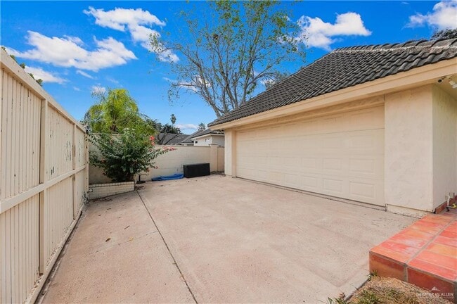 Building Photo - 32 S Cynthia St